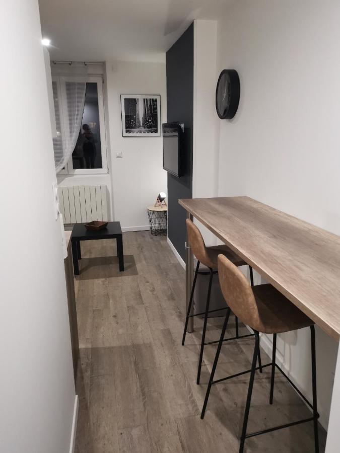 Studio Cosy Au Pied Du Metro Flachet วีเลอร์บาน ภายนอก รูปภาพ